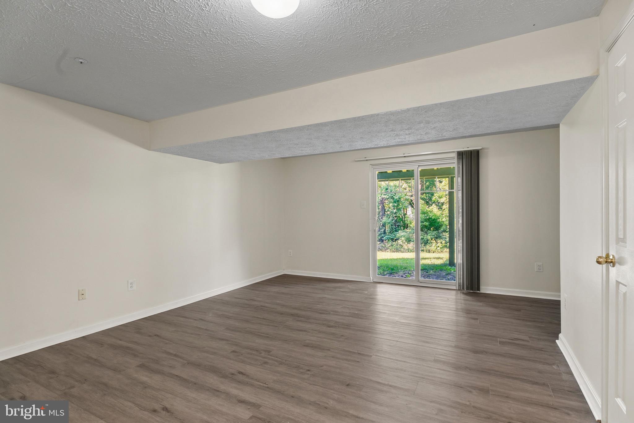 HUNTERS CROSSING - Residential