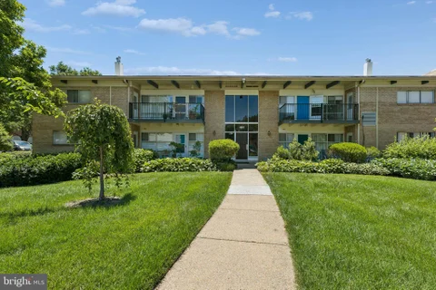 4901 Americana Drive Unit 204, Annandale, VA MLS: VAFX2313090