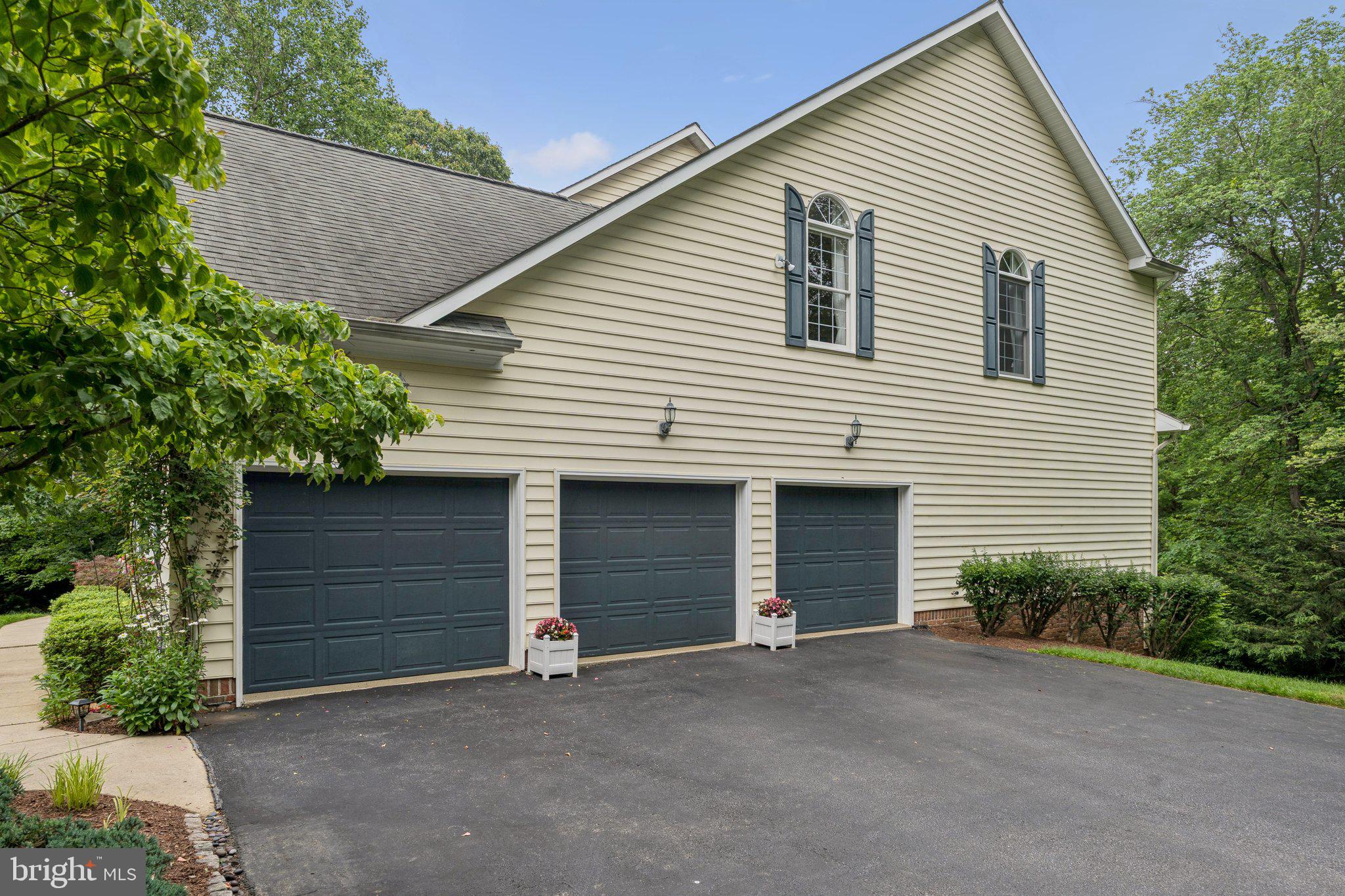 MIDSUMMER HILL - Residential