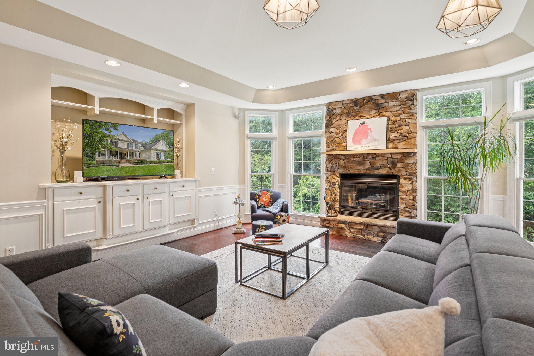 MIDSUMMER HILL - Residential