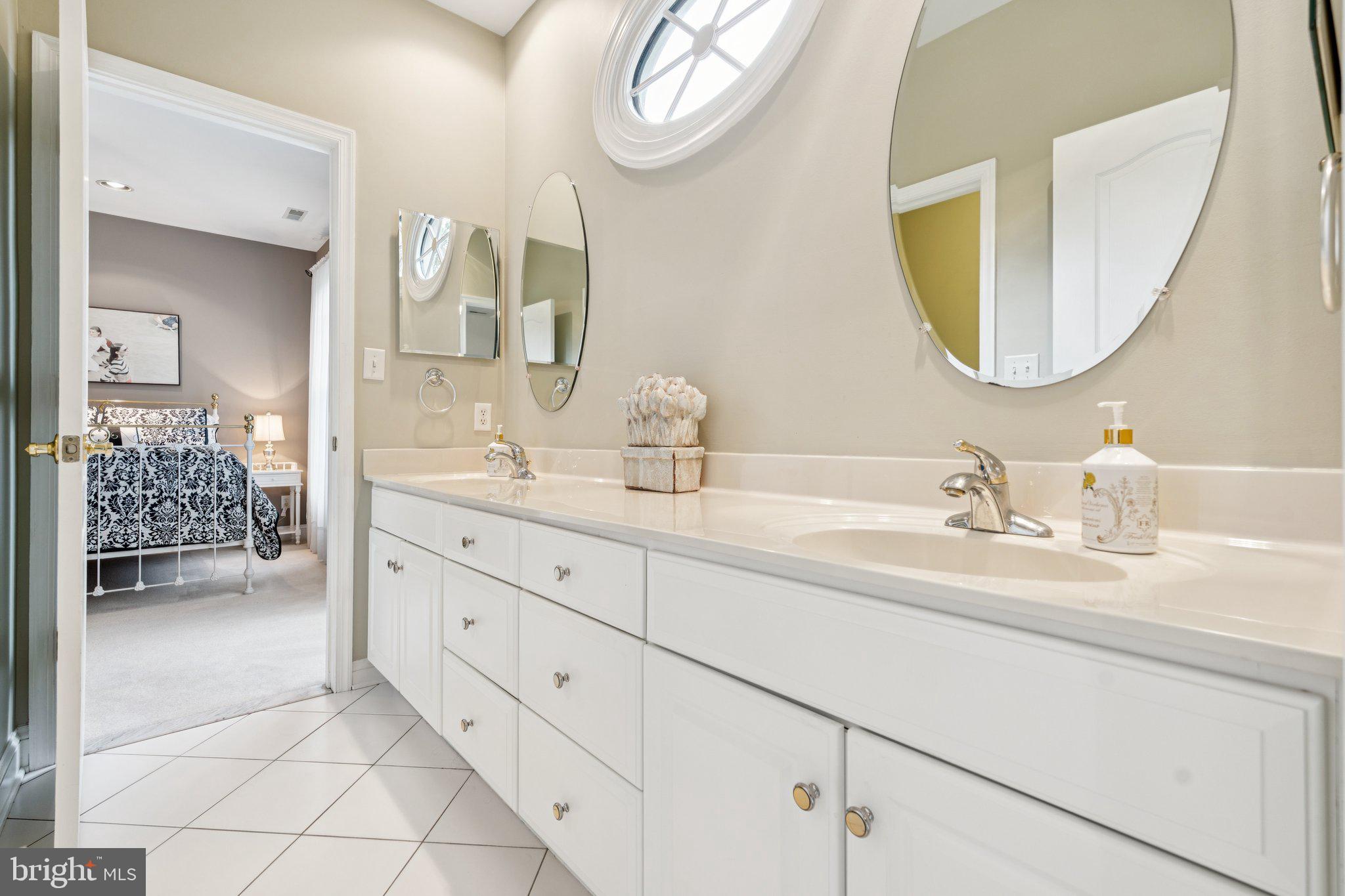 MIDSUMMER HILL - Residential