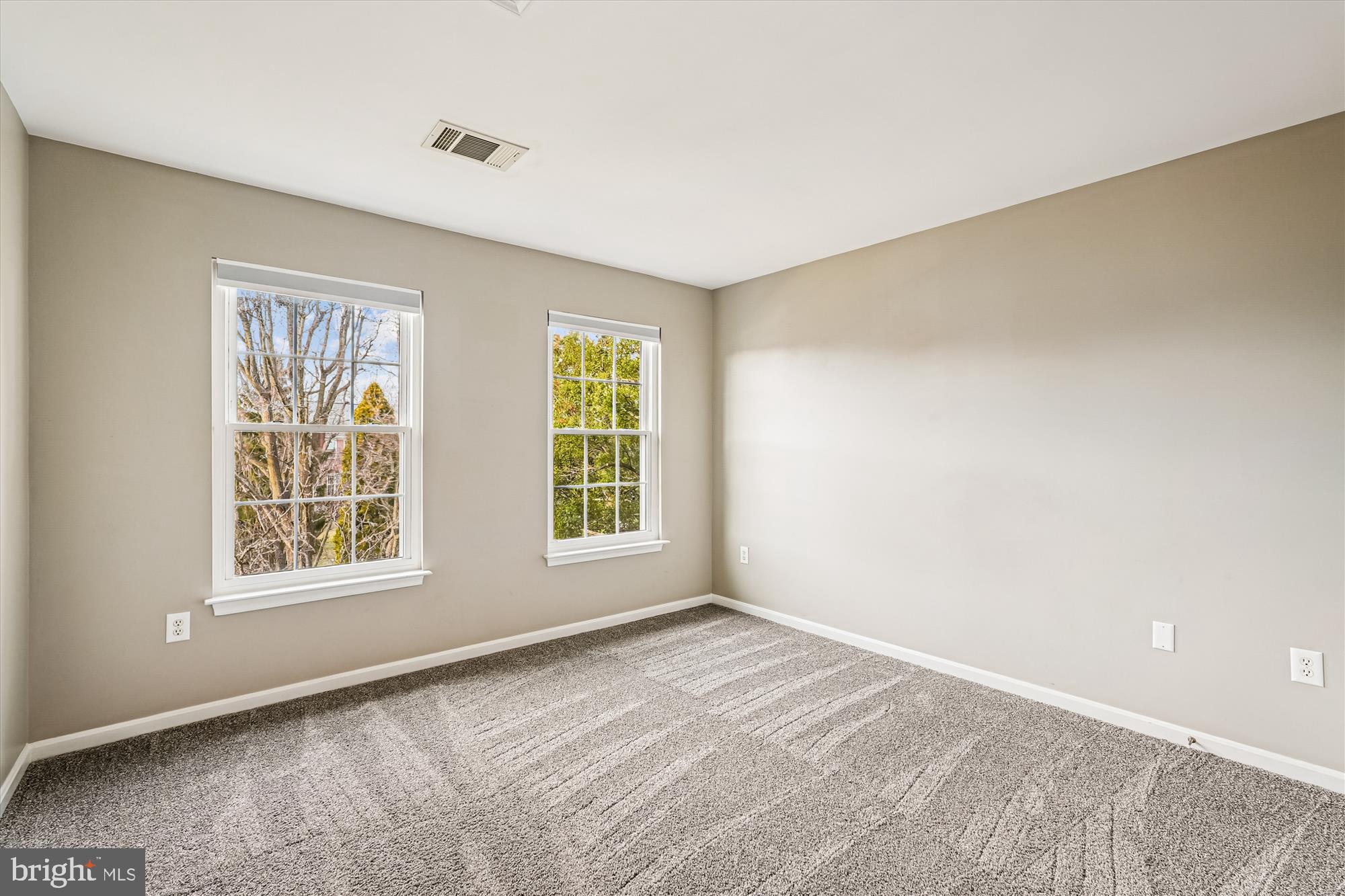 ASHBURN VILLAGE - Residential