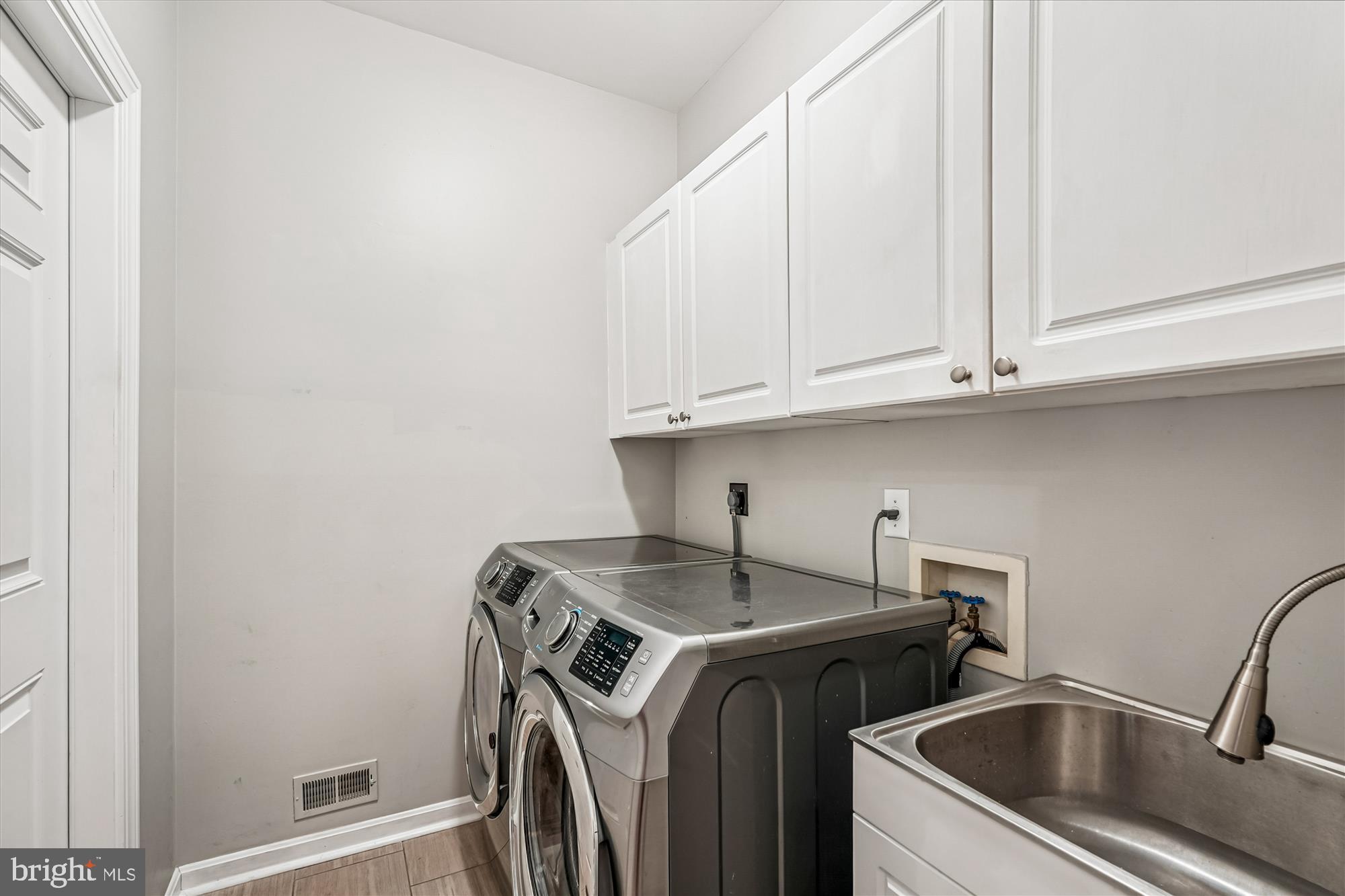 ASHBURN VILLAGE - Residential