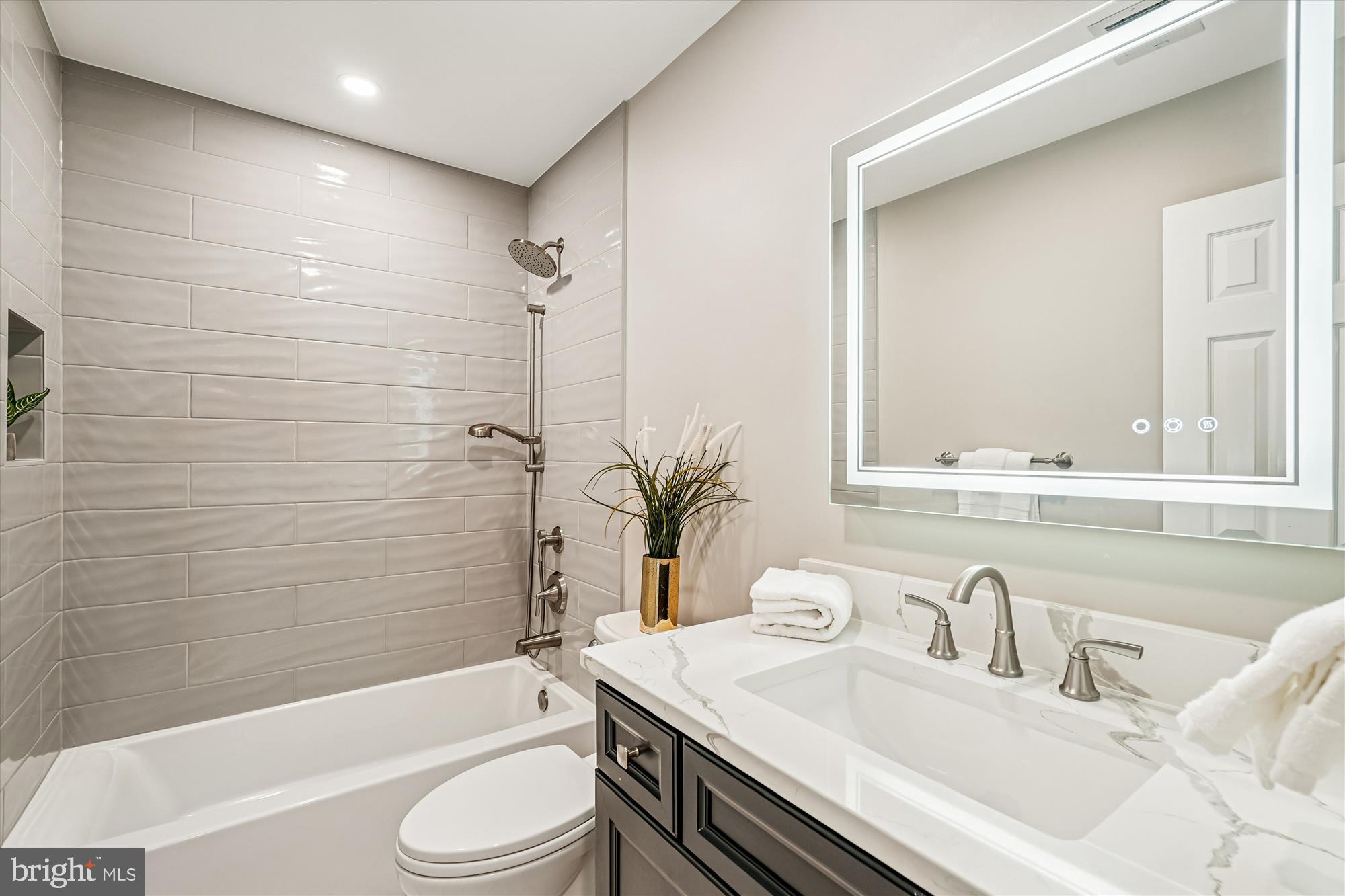 ASHBURN VILLAGE - Residential