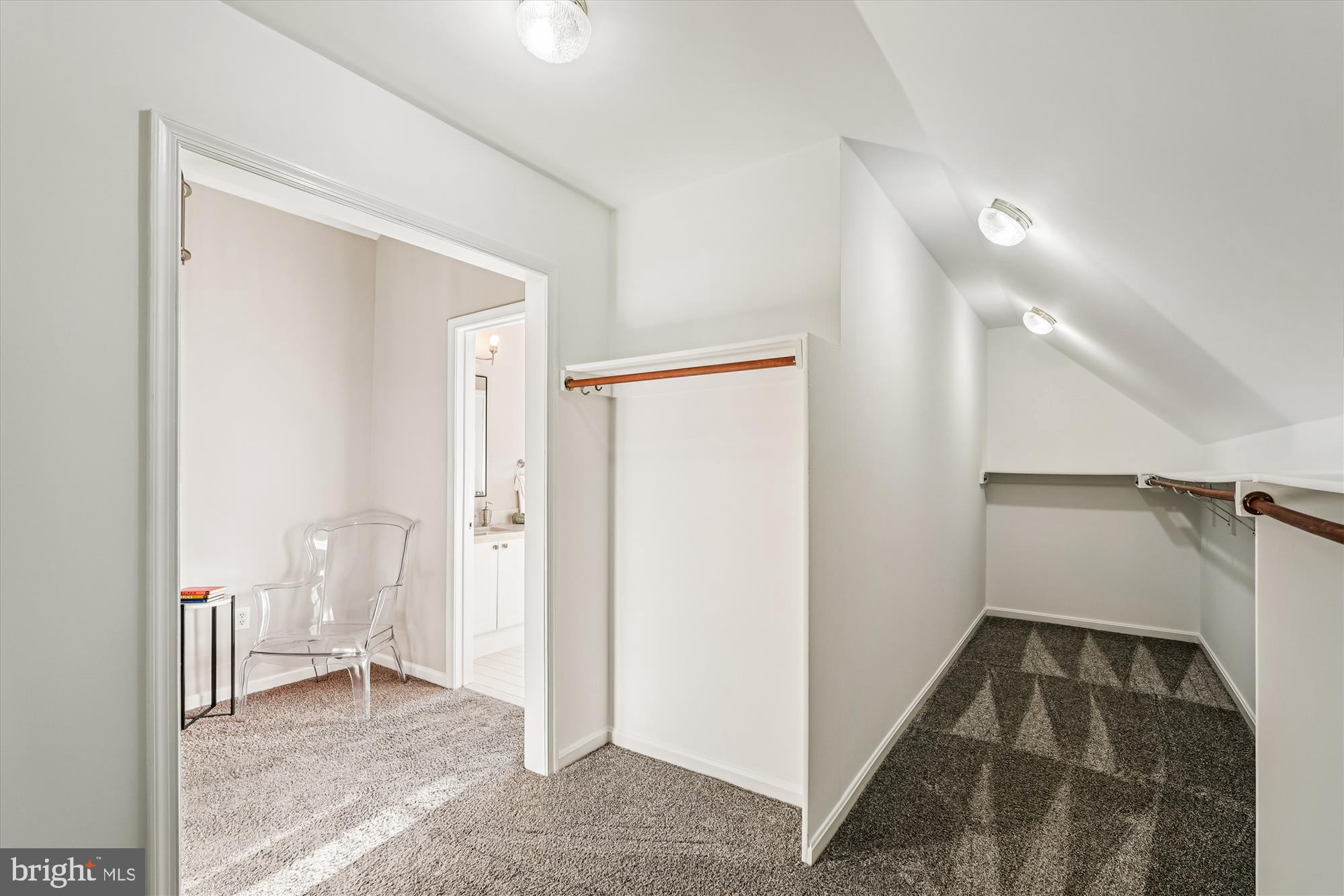 ASHBURN VILLAGE - Residential