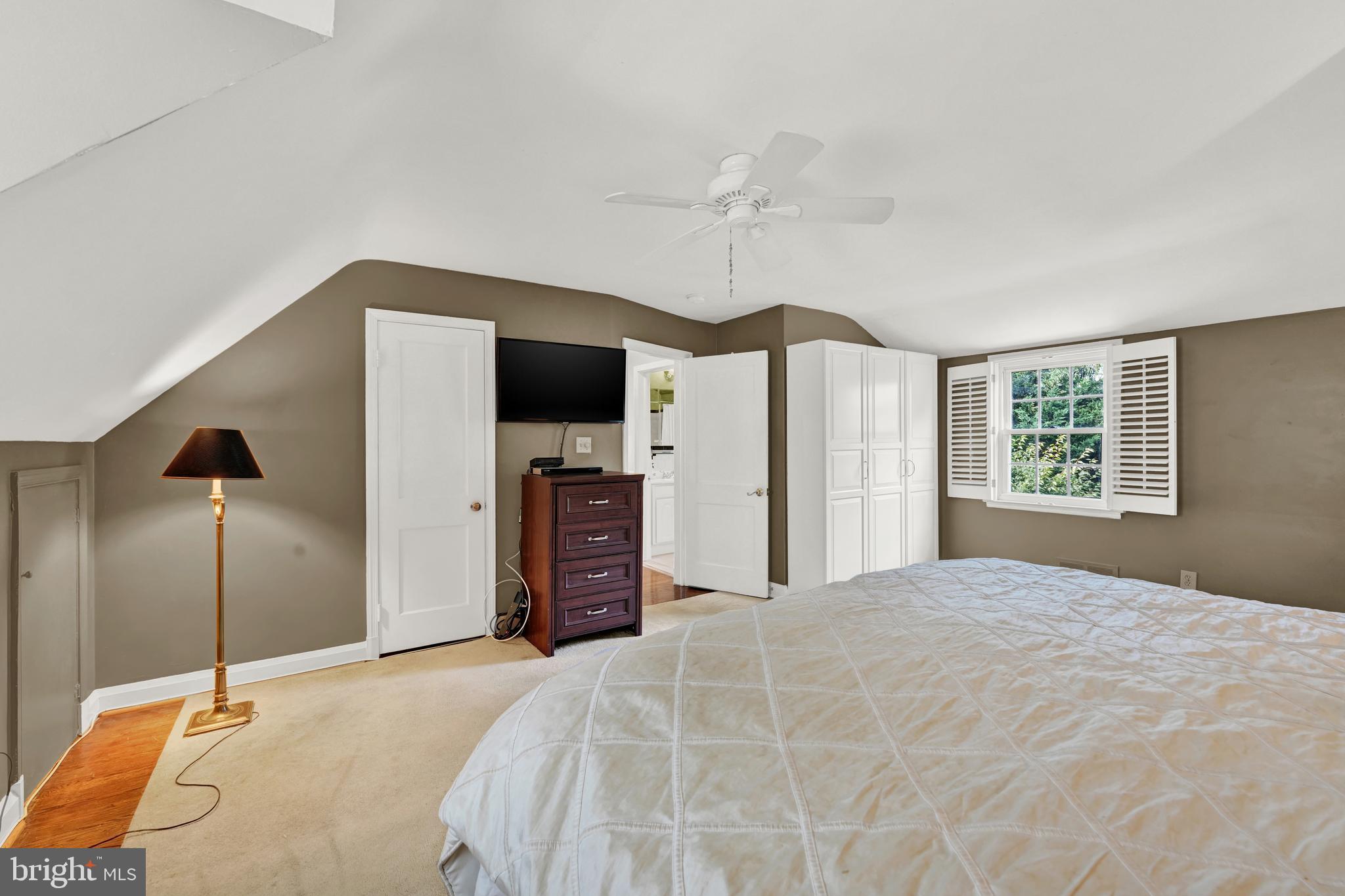 NORTHAMPTON - Residential