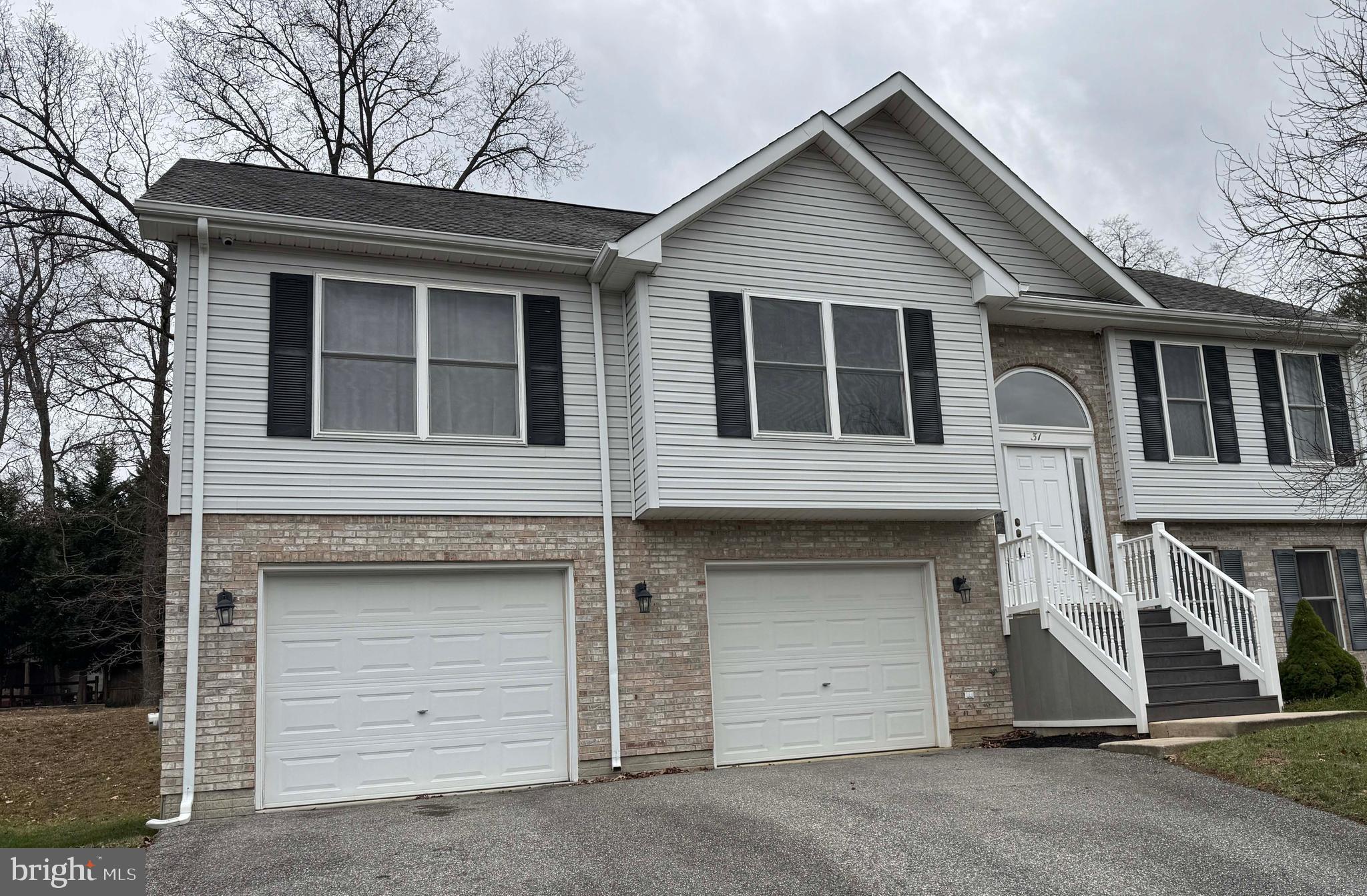 VILLAGE OF ELK RIDGE - Residential