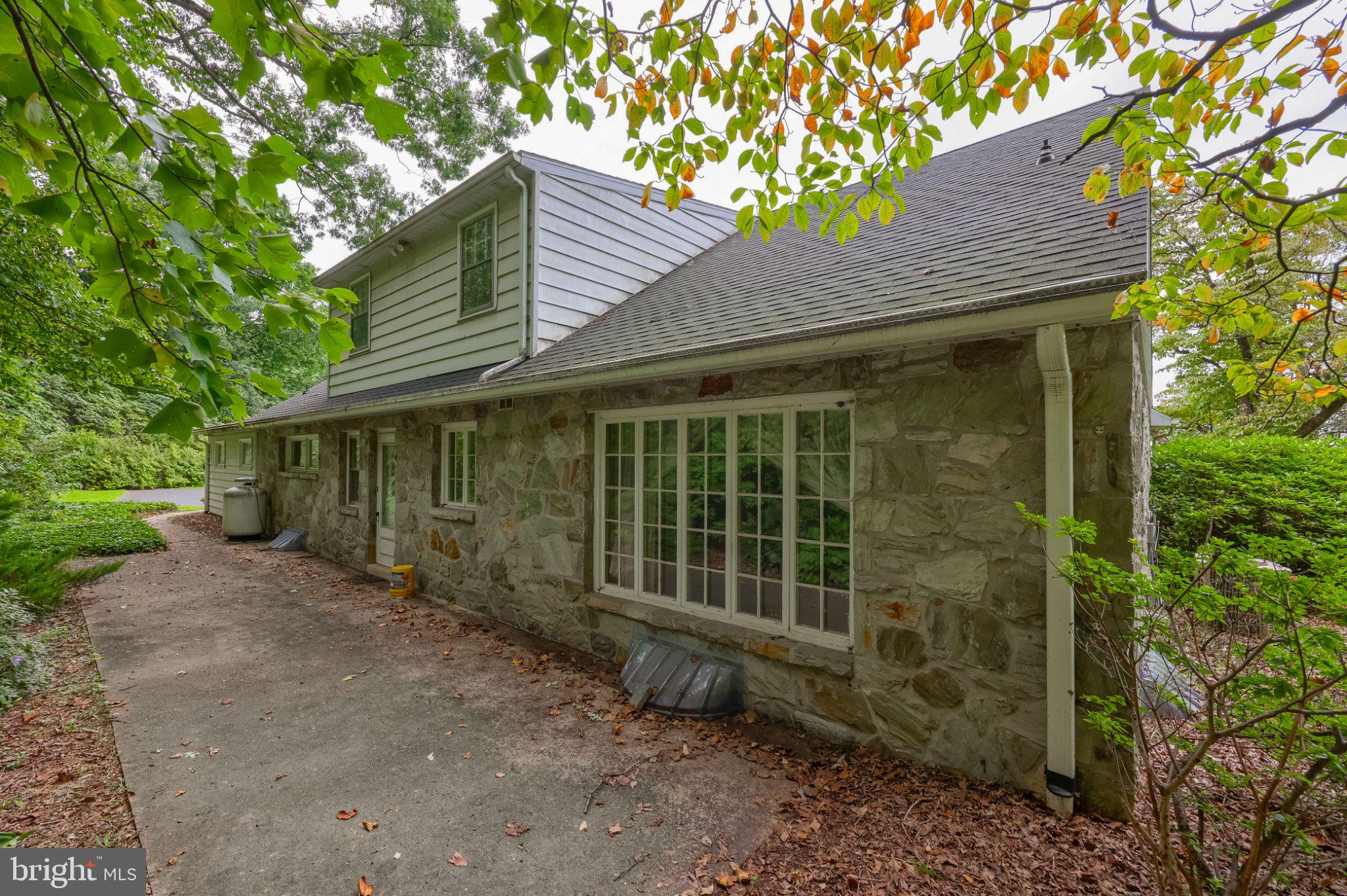821 TIMBERLINE DRIVE