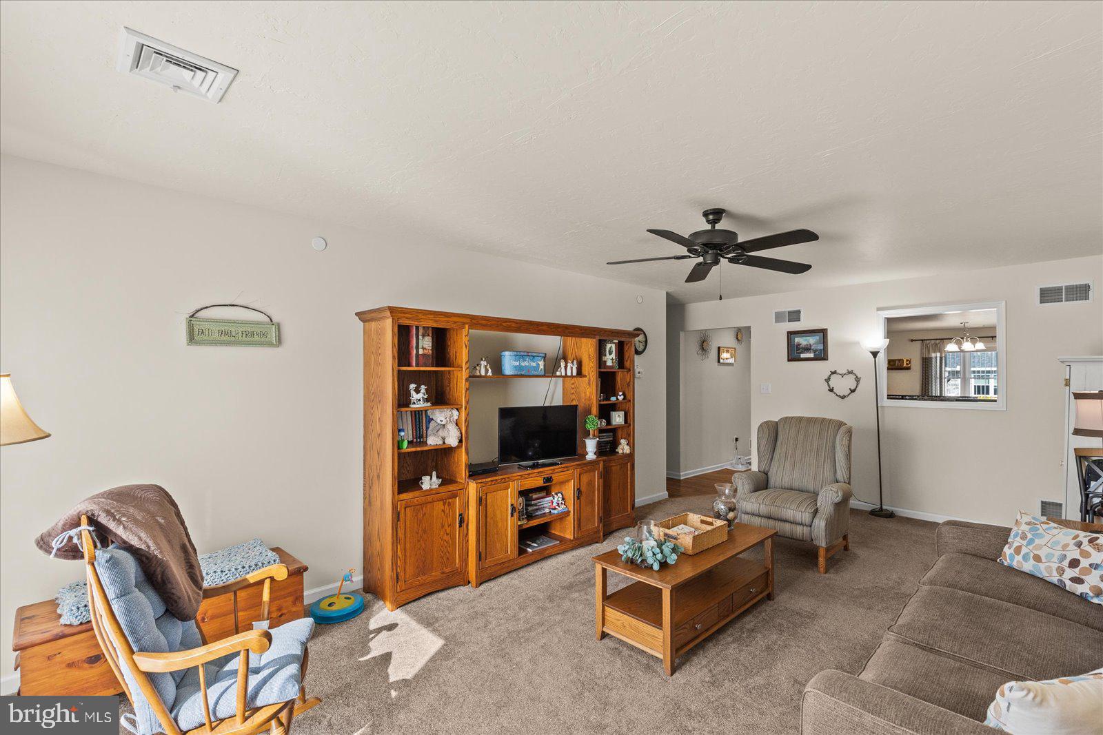 LAUREL MANOR - Residential