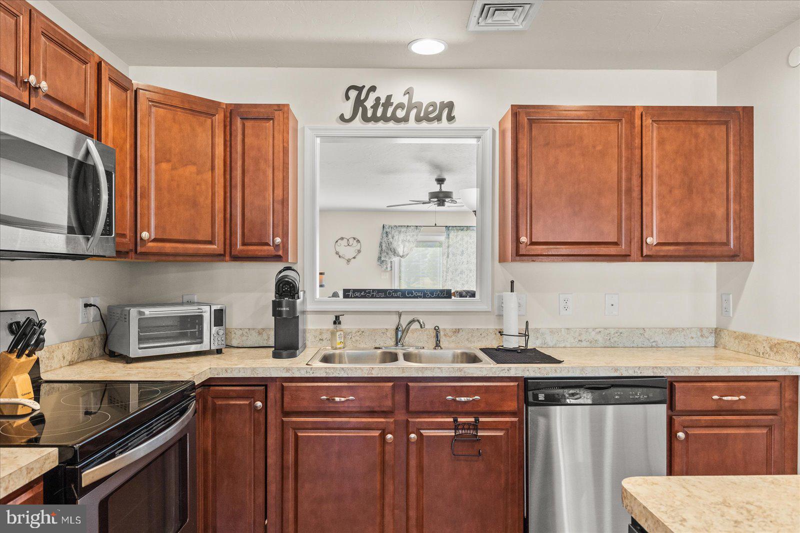 LAUREL MANOR - Residential