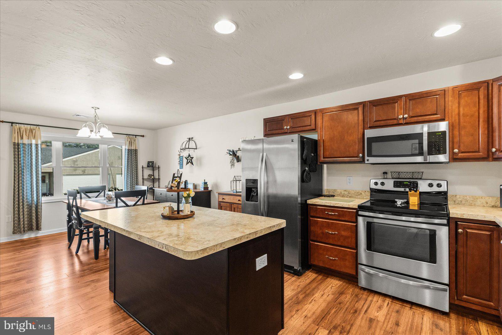 LAUREL MANOR - Residential