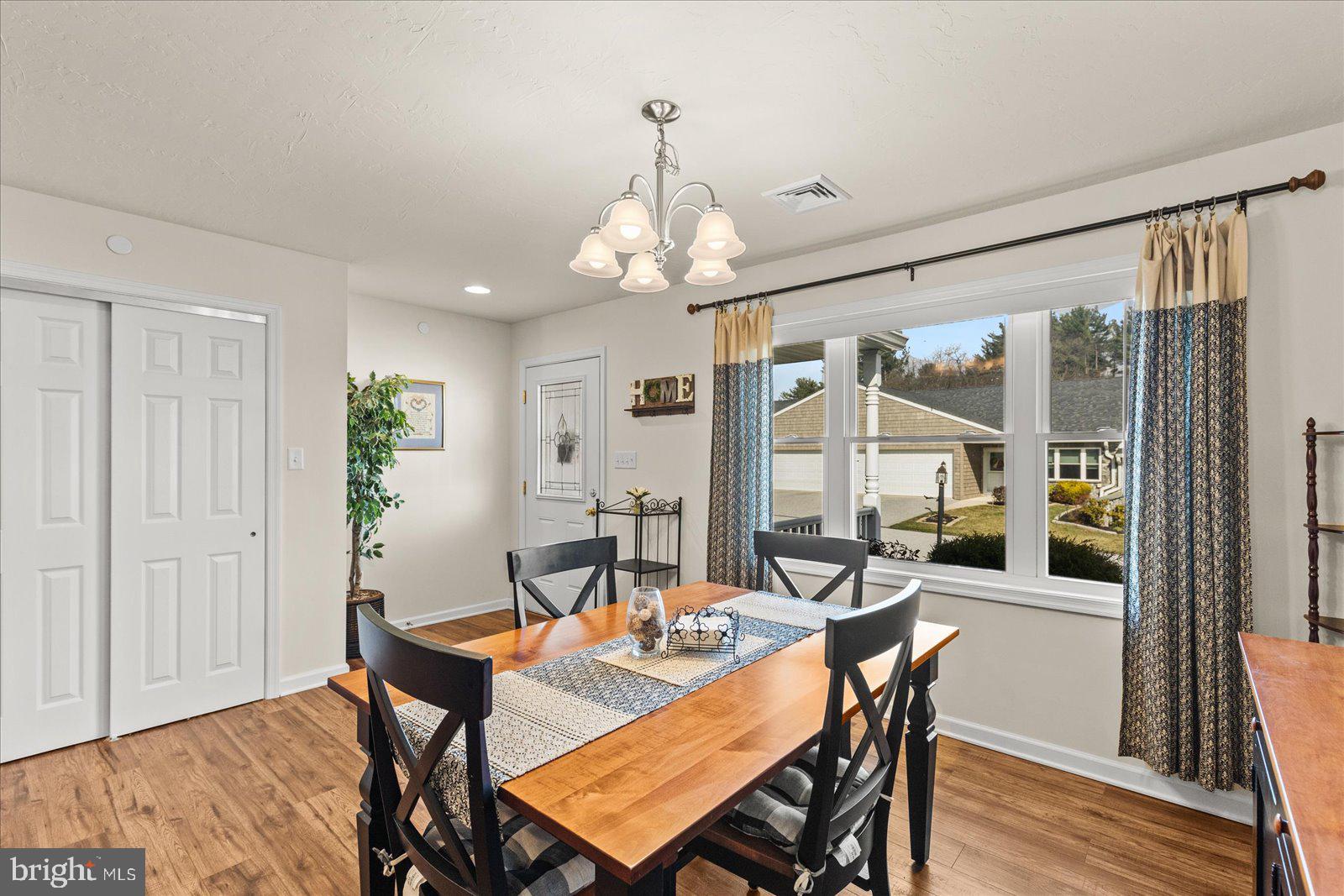 LAUREL MANOR - Residential