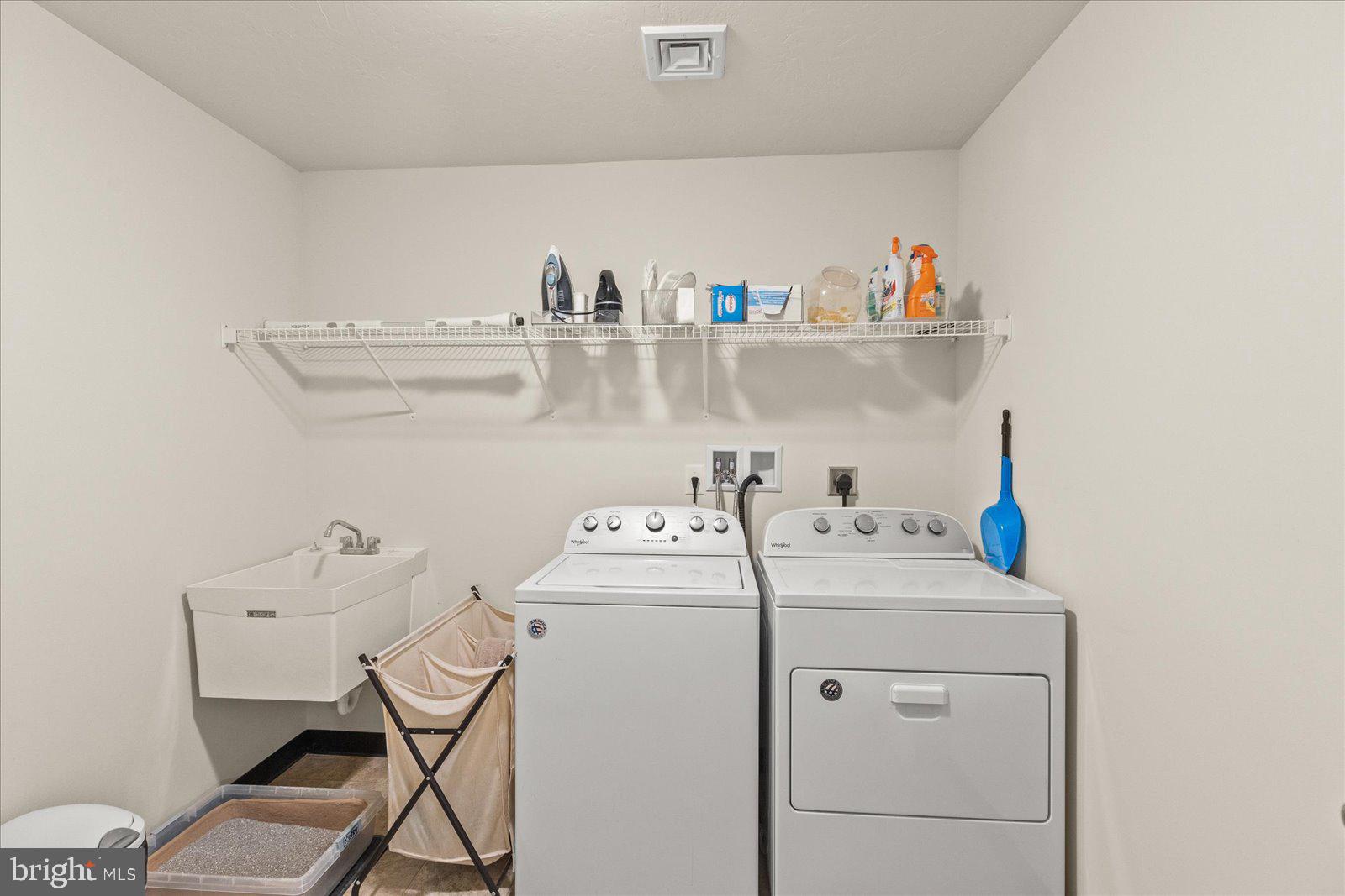 LAUREL MANOR - Residential