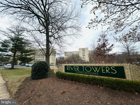 6631 Wakefield Drive Unit 820, Alexandria, VA MLS: VAFX2225664