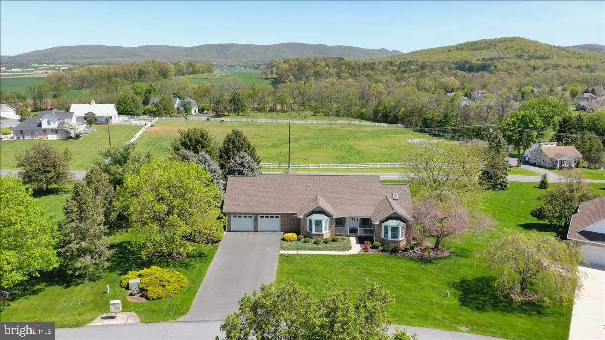 Fayetteville, Pennsylvania 17222, United States, 3 Bedrooms Bedrooms, ,3 BathroomsBathrooms,Residential,Pending,119469