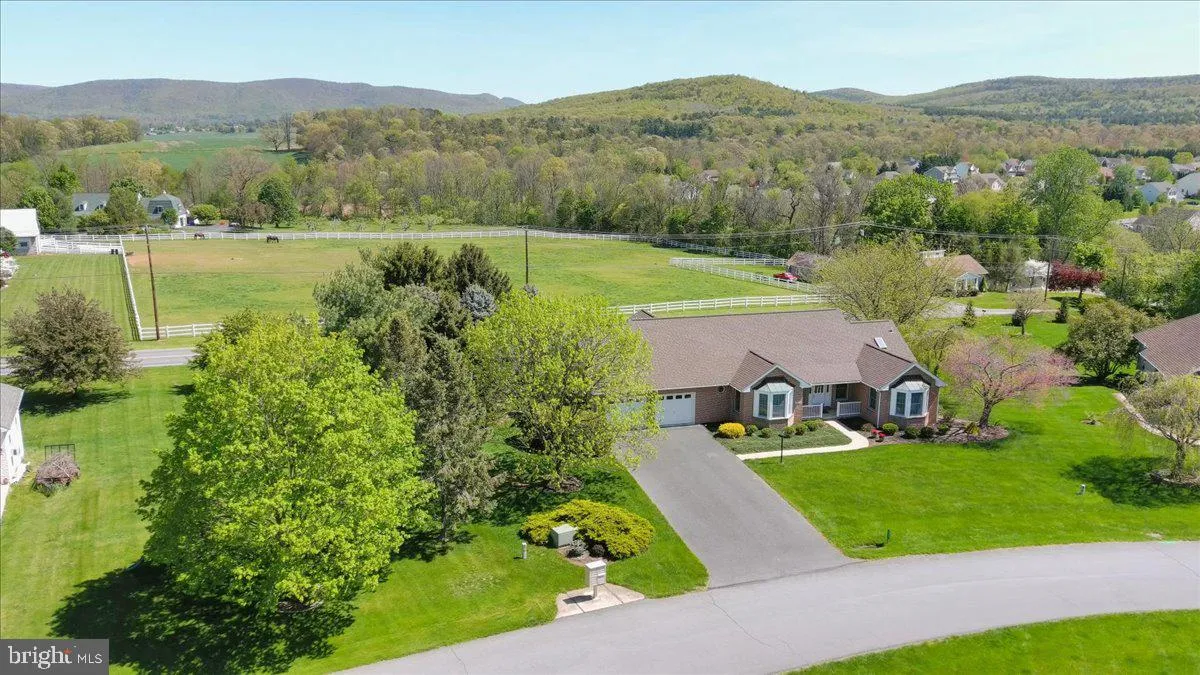 Fayetteville, Pennsylvania 17222, United States, 3 Bedrooms Bedrooms, ,3 BathroomsBathrooms,Residential,Pending,119469