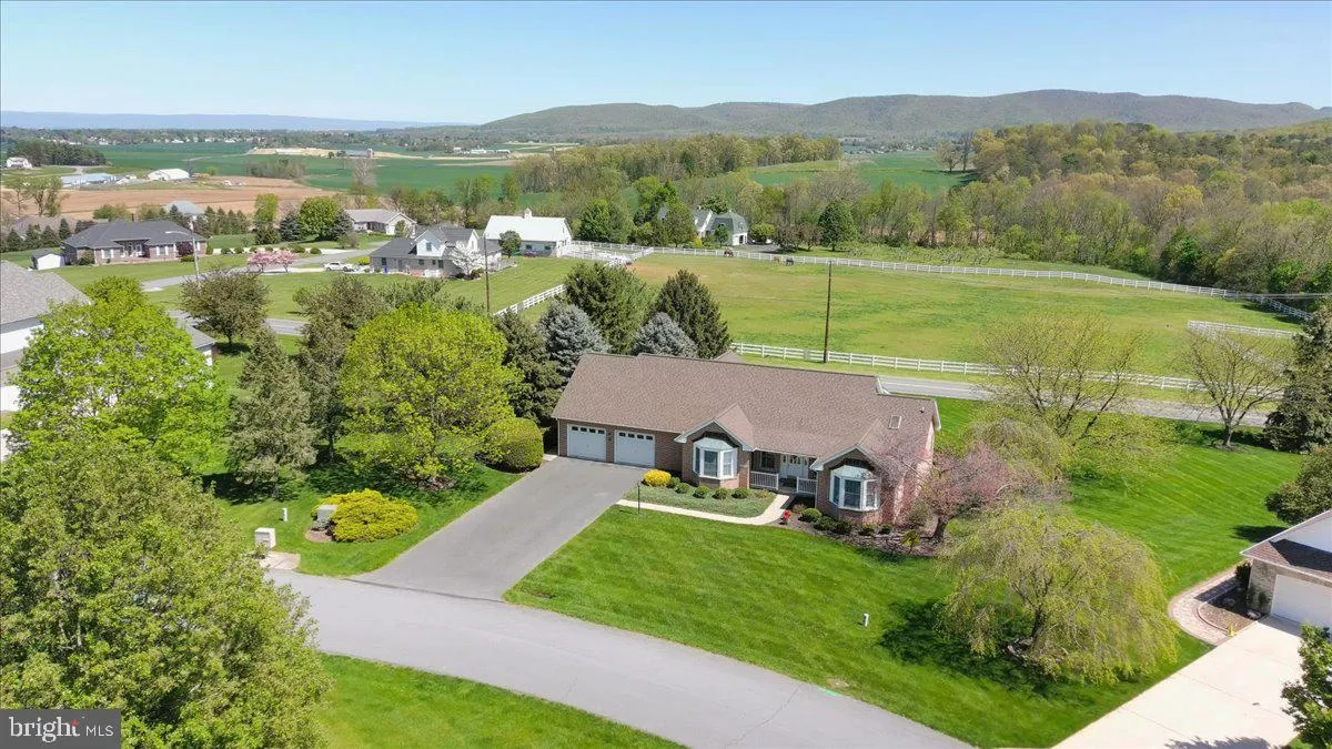 Fayetteville, Pennsylvania 17222, United States, 3 Bedrooms Bedrooms, ,3 BathroomsBathrooms,Residential,Pending,119469