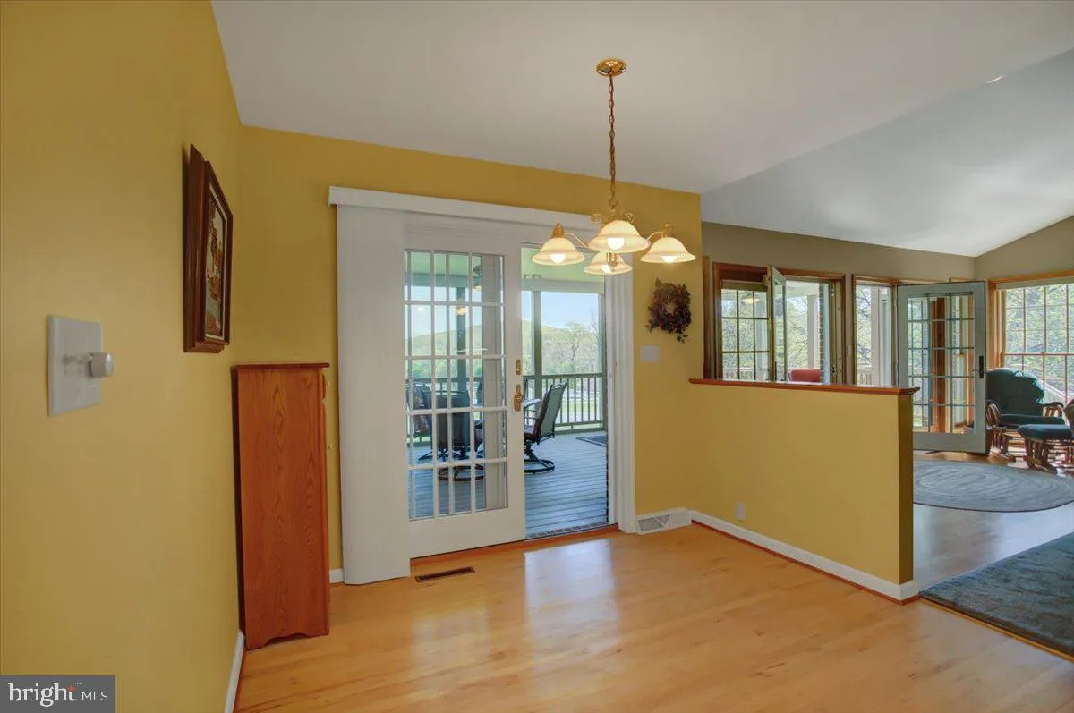 Fayetteville, Pennsylvania 17222, United States, 3 Bedrooms Bedrooms, ,3 BathroomsBathrooms,Residential,Pending,119469