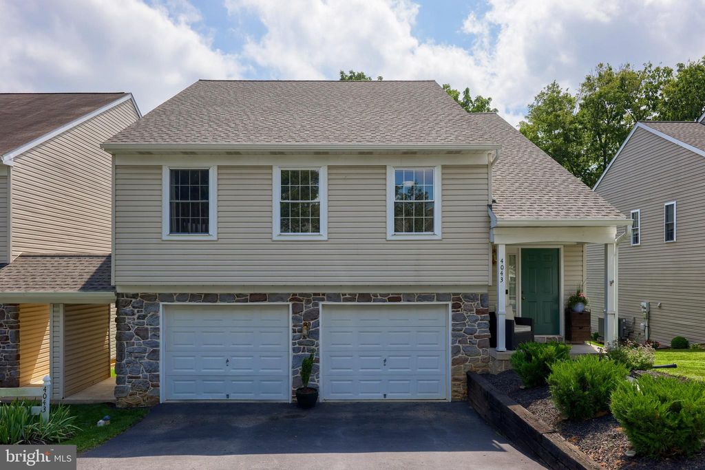 Photo of 4043 PARKSIDE CT, MOUNT JOY, PA 17552 (MLS # PALA2038994)