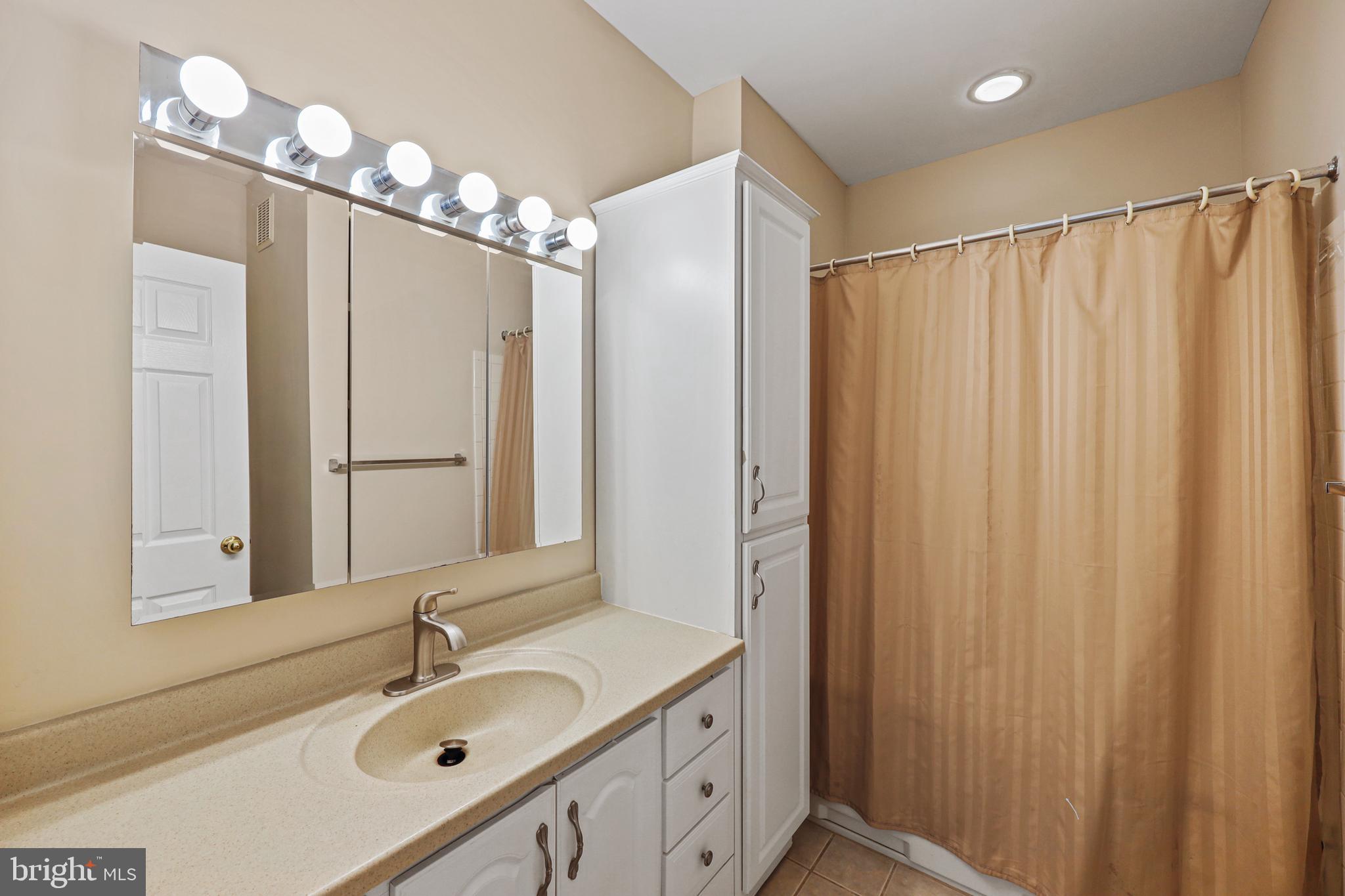 RUSSETT - Residential Lease