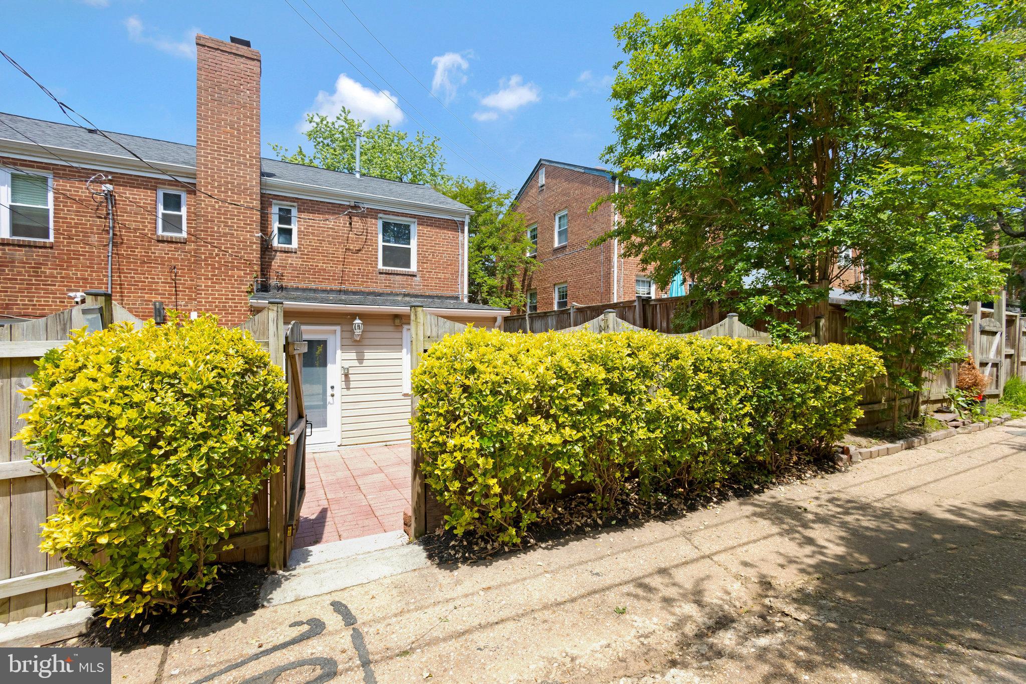 ROSEMONT - Residential Lease