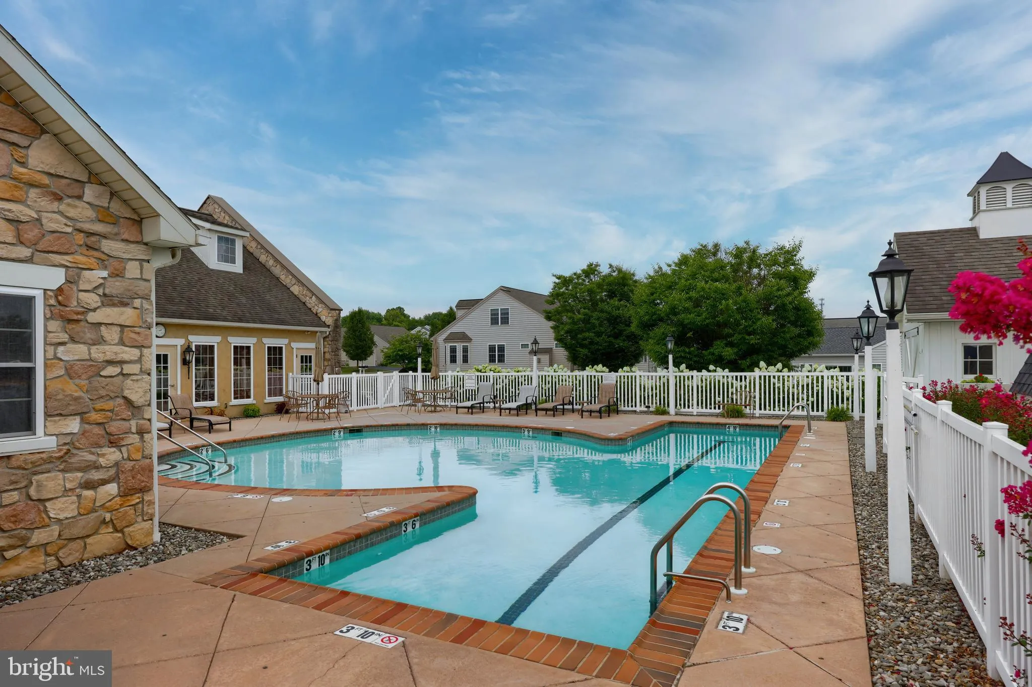 Gordonville, Pennsylvania 17529, United States, 2 Bedrooms Bedrooms, ,3 BathroomsBathrooms,Residential,Pending,33800