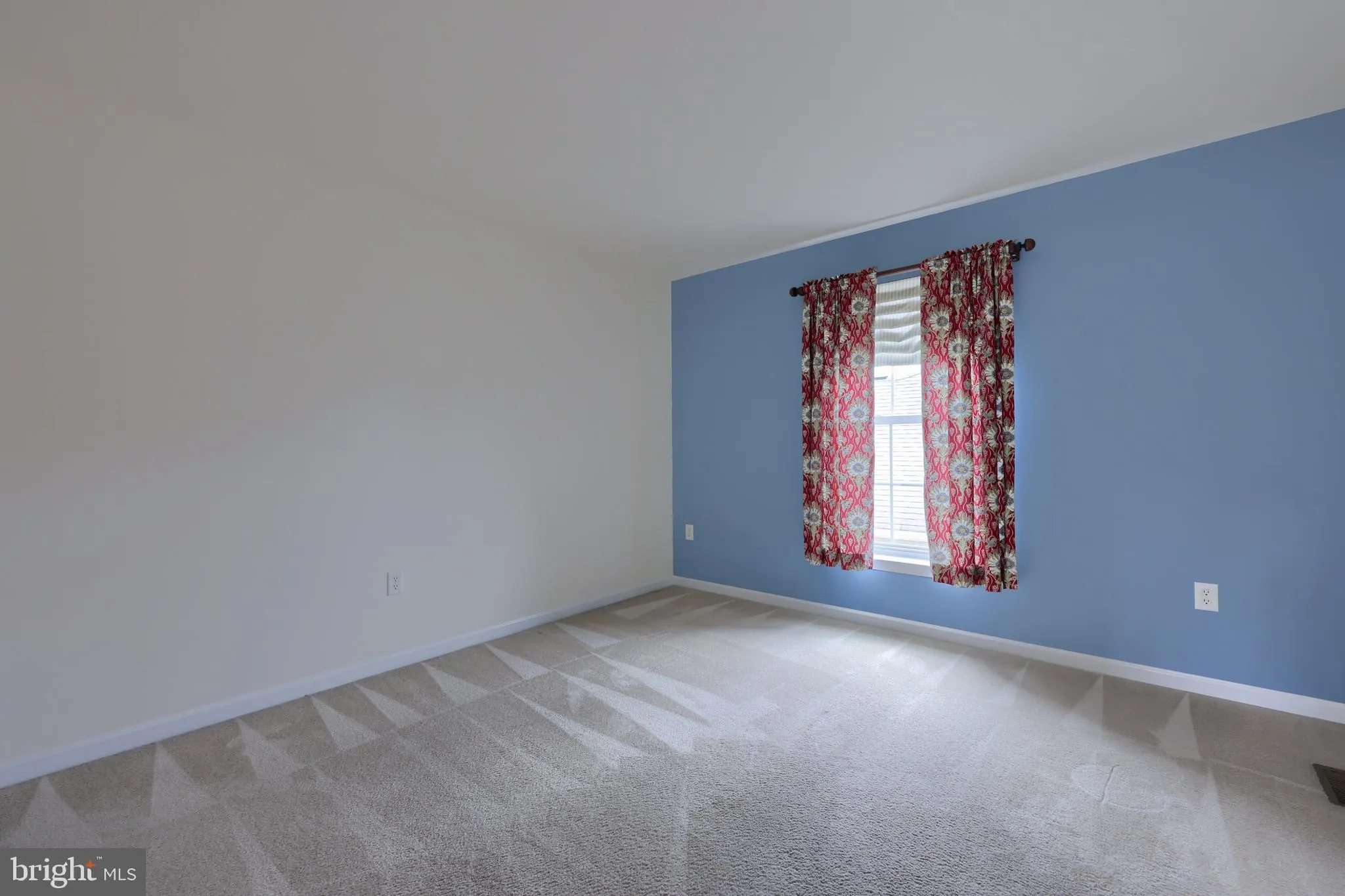 Gordonville, Pennsylvania 17529, United States, 2 Bedrooms Bedrooms, ,3 BathroomsBathrooms,Residential,Pending,33800