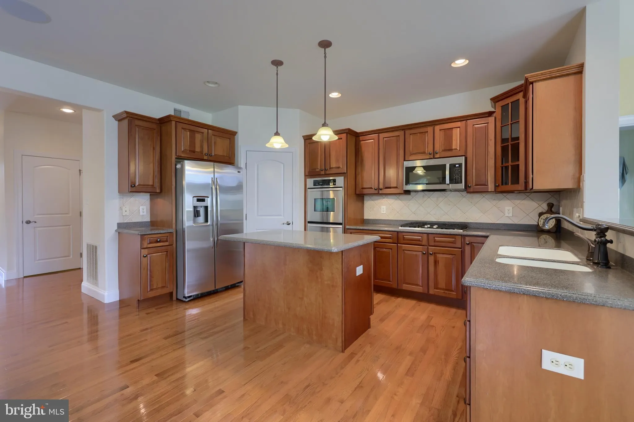 Gordonville, Pennsylvania 17529, United States, 2 Bedrooms Bedrooms, ,3 BathroomsBathrooms,Residential,Pending,33800