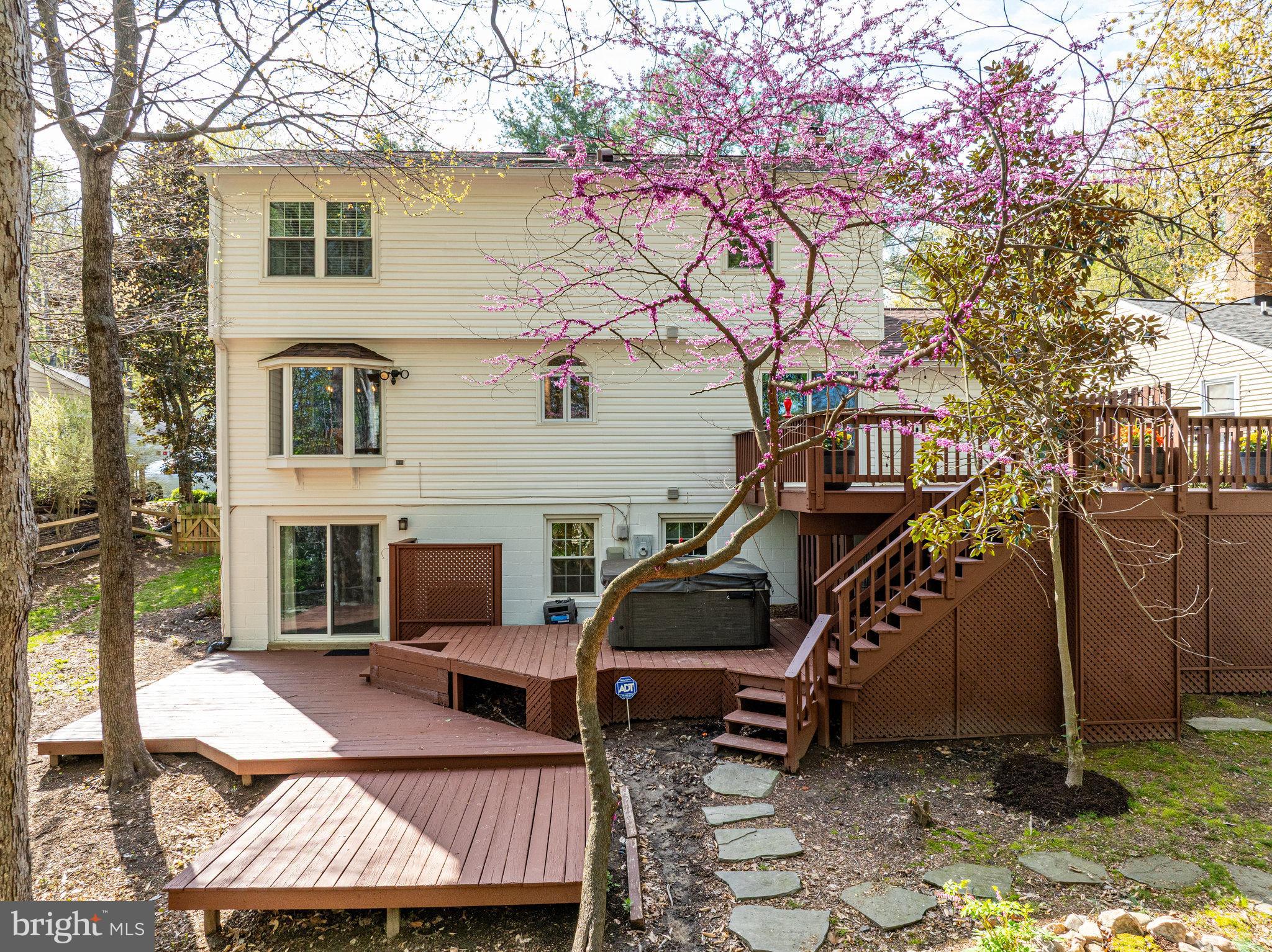 LAKE RIDGE - Residential