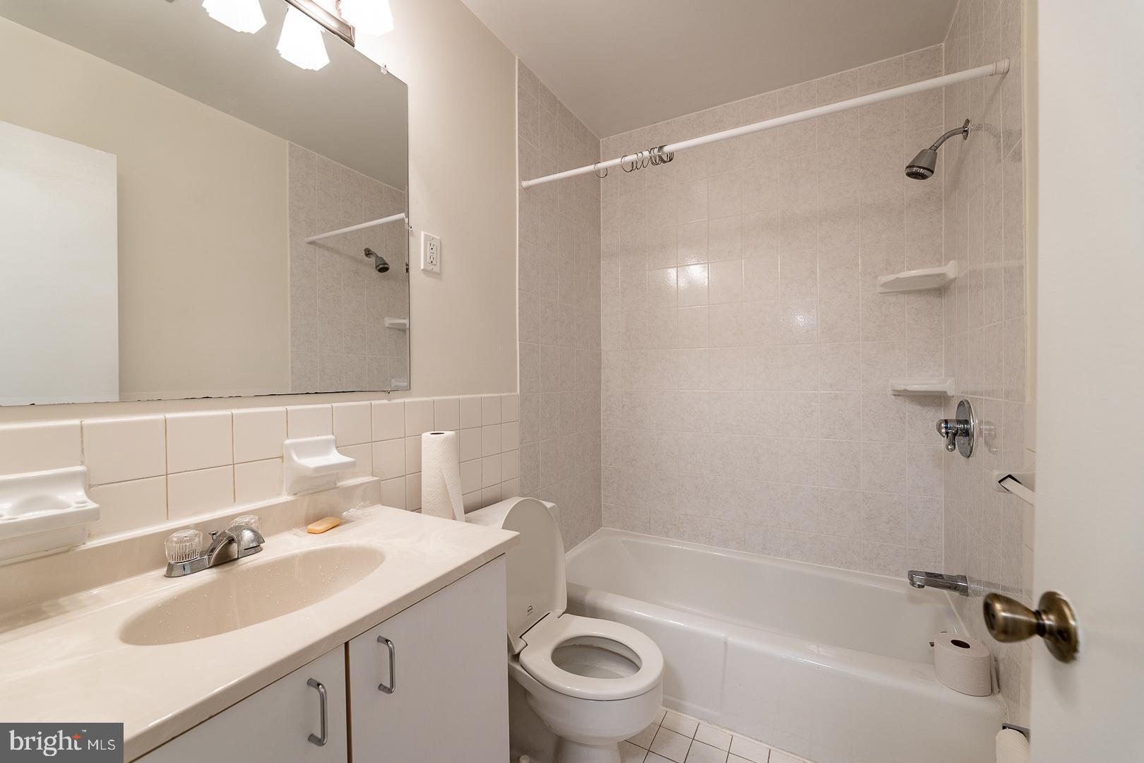 PARKSIDE CONDOMINIUMS - Residential Lease