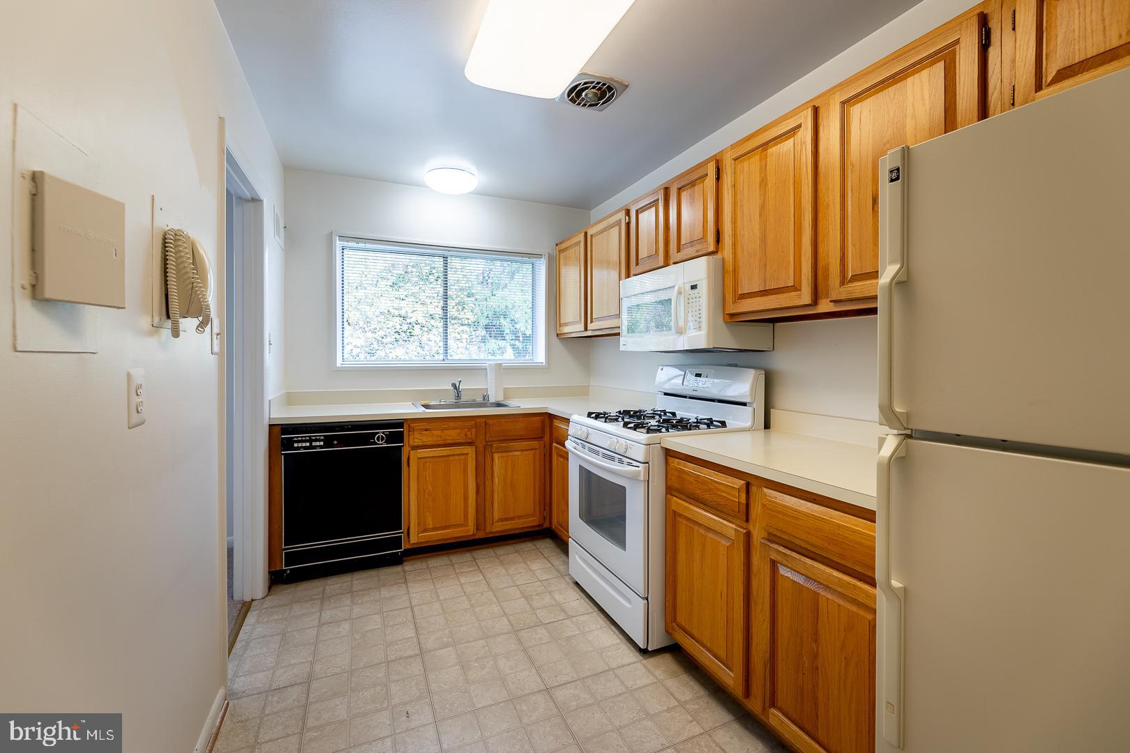 PARKSIDE CONDOMINIUMS - Residential Lease