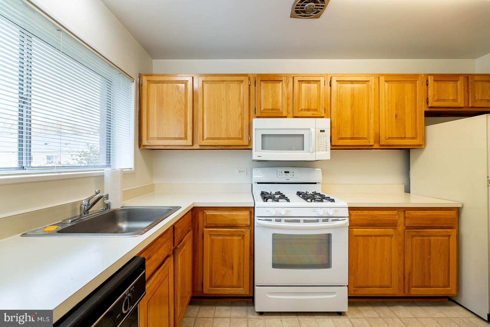 PARKSIDE CONDOMINIUMS - Residential Lease