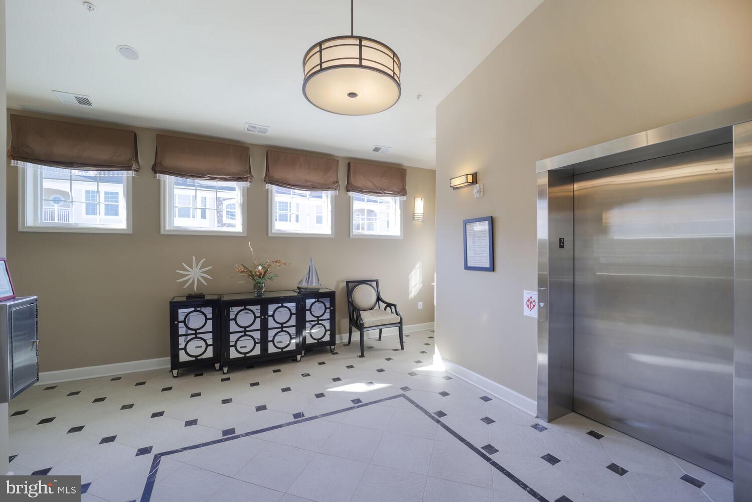 FOUR SEASONS - Residential