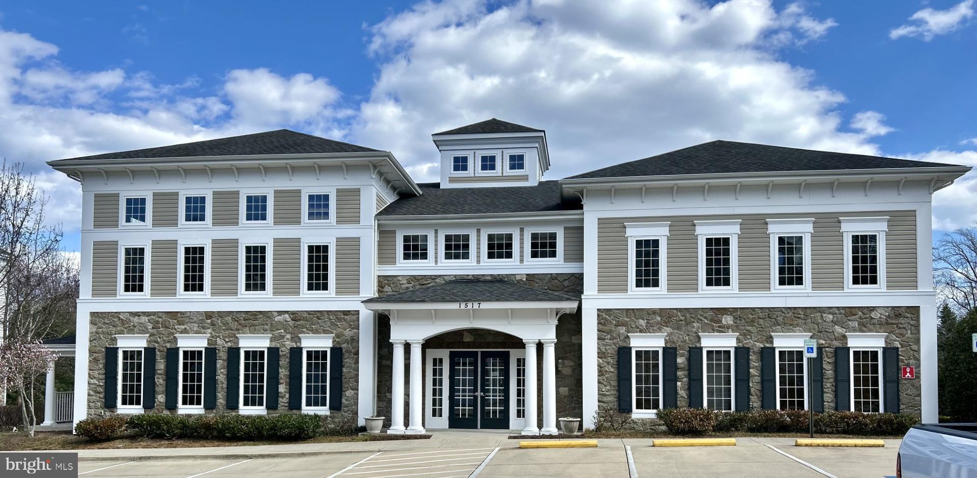 FOUR SEASONS - Residential
