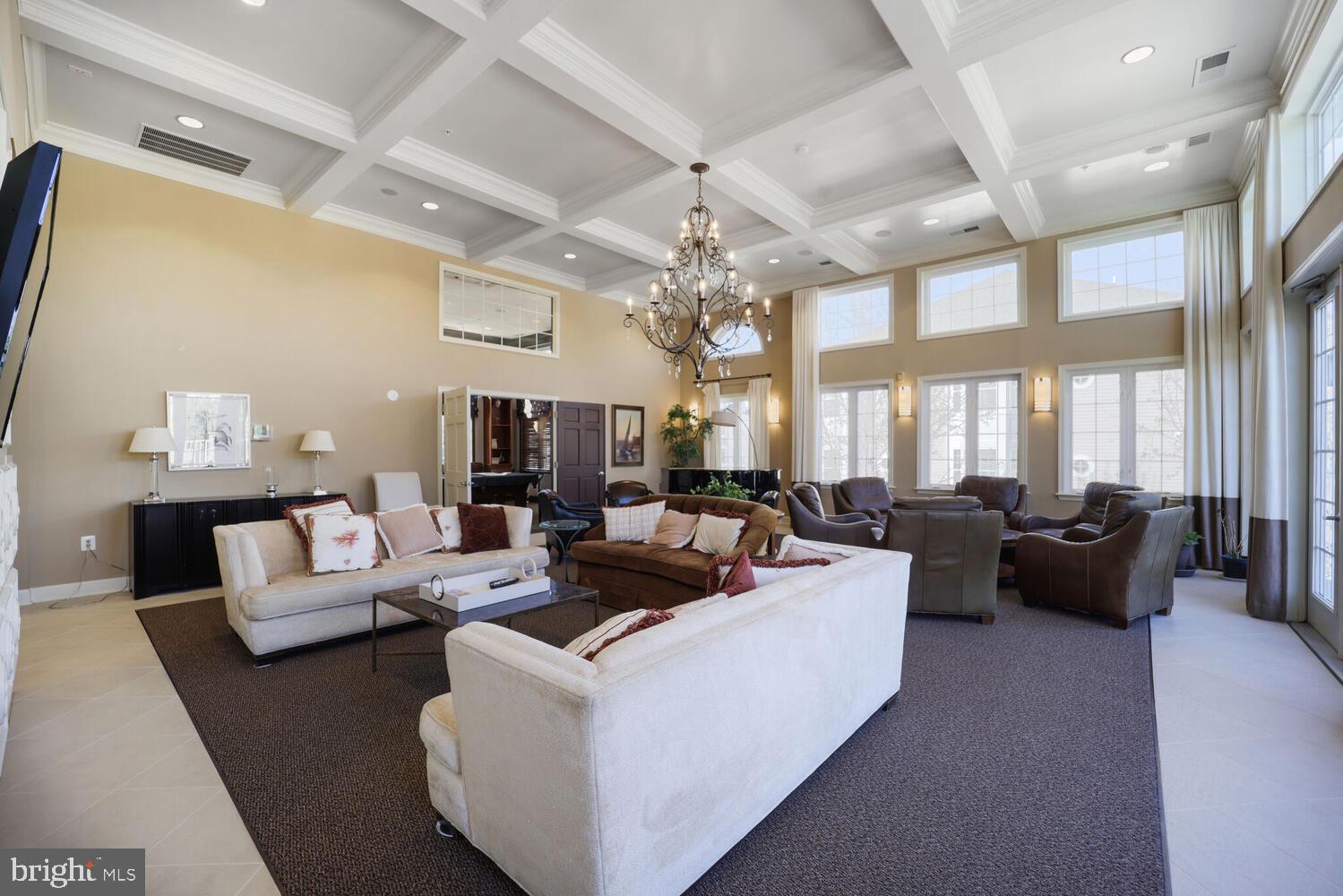 FOUR SEASONS - Residential