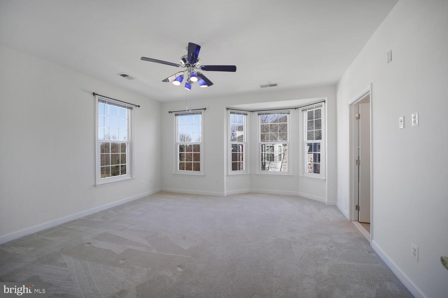 FOUR SEASONS - Residential