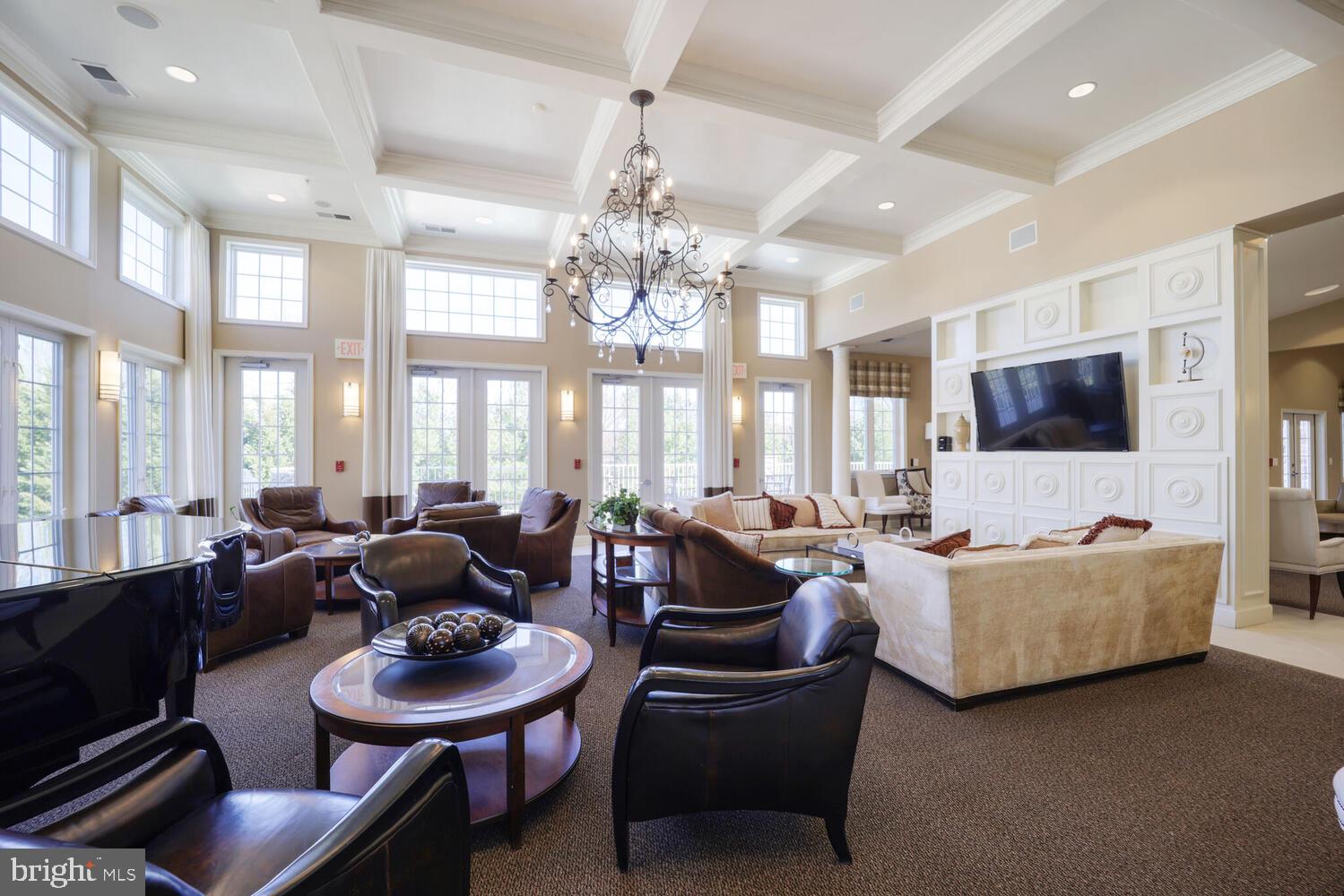 FOUR SEASONS - Residential
