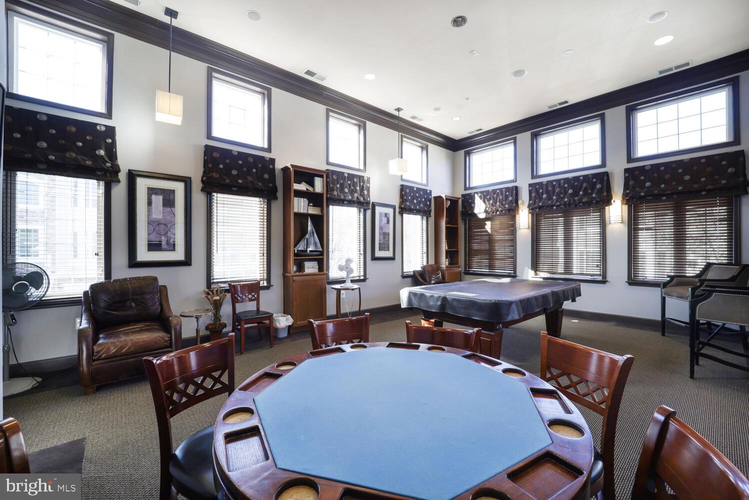 FOUR SEASONS - Residential