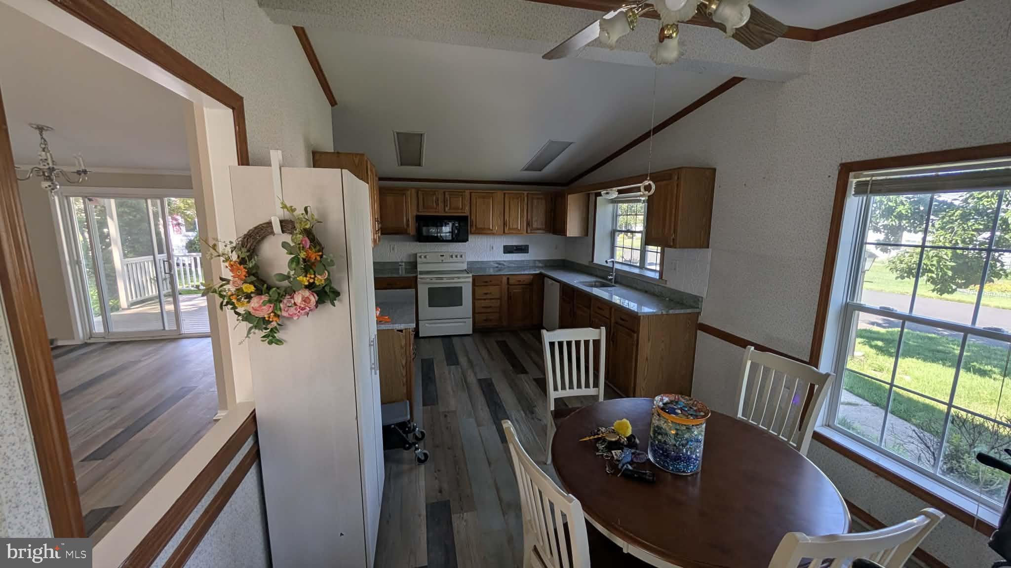 232 THRUSH CIRCLE