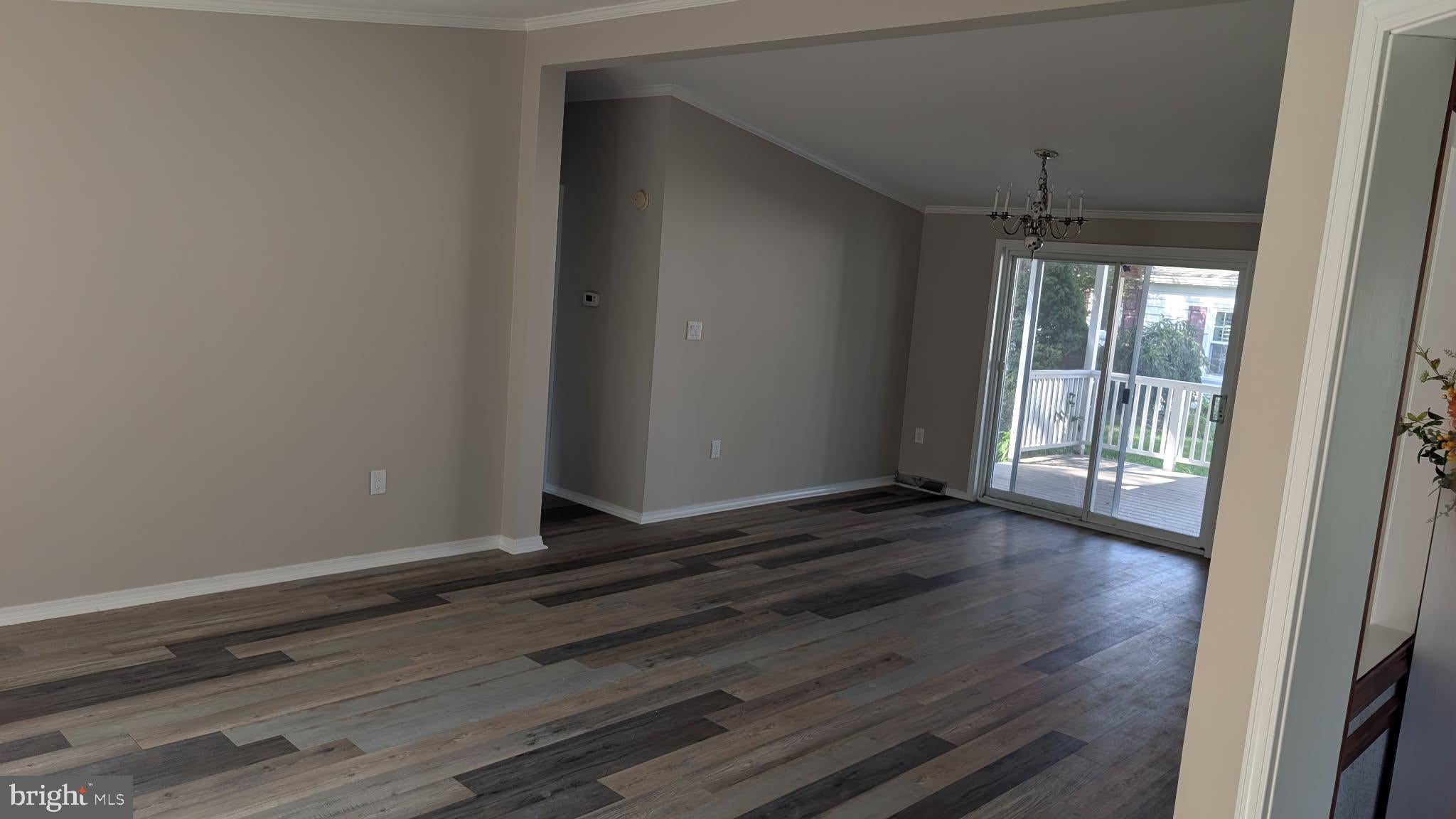 232 THRUSH CIRCLE