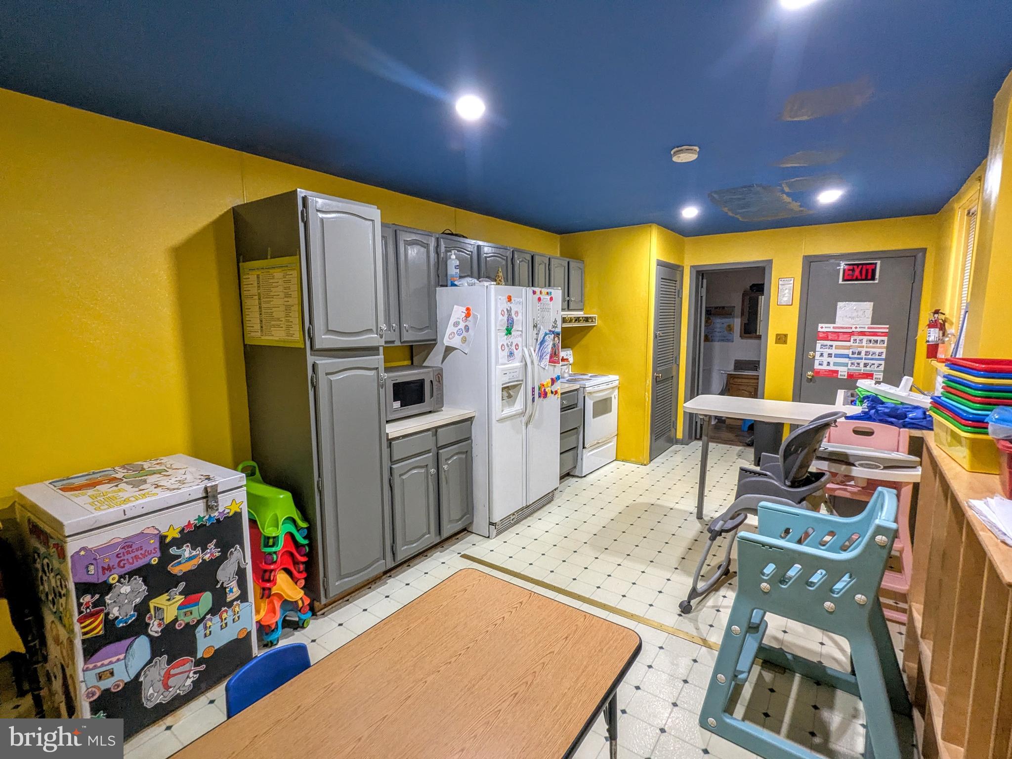 205 W GREENWICH STREET