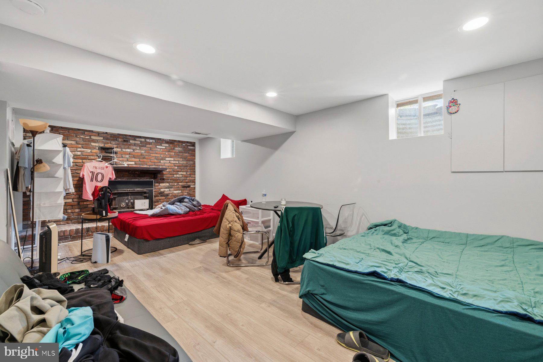 ELMHURST - Residential