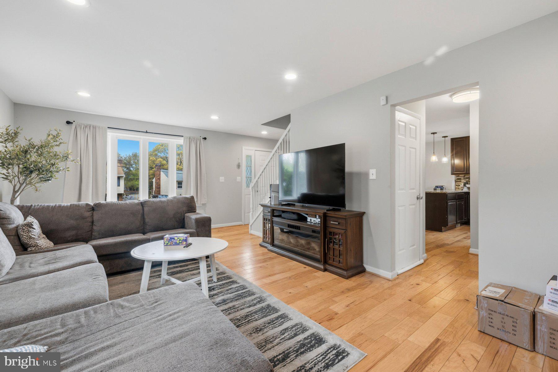 ELMHURST - Residential