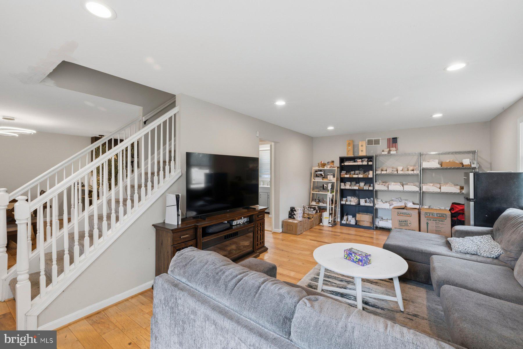 ELMHURST - Residential