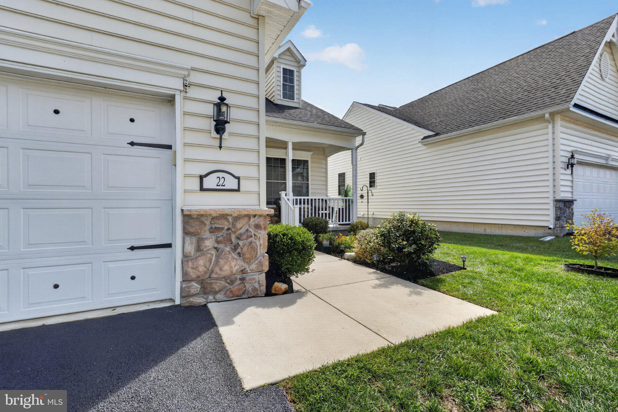 22 AZZURRI COURT