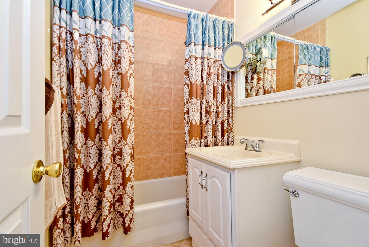 SOUTH LAWN - Residential