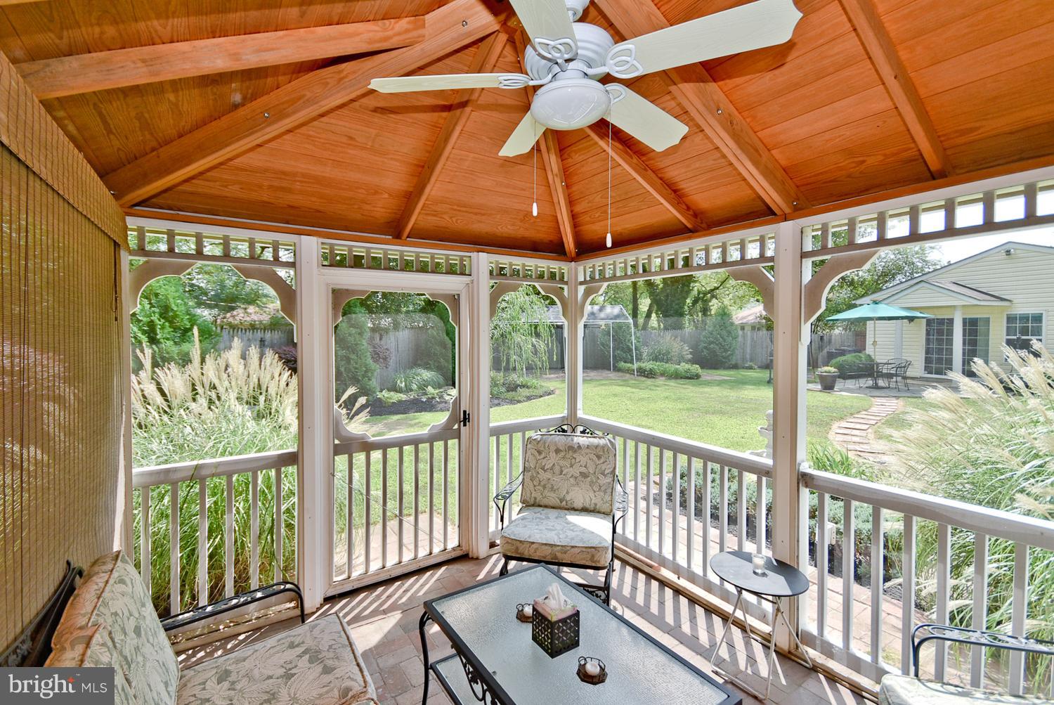 SOUTH LAWN - Residential