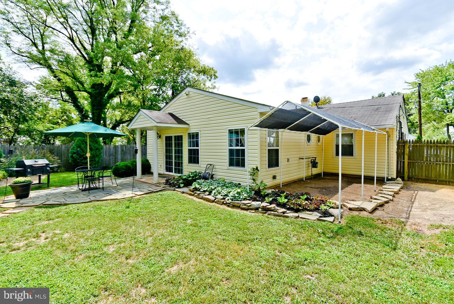 SOUTH LAWN - Residential