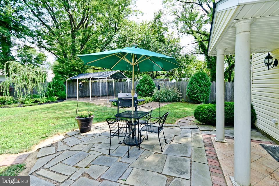 SOUTH LAWN - Residential