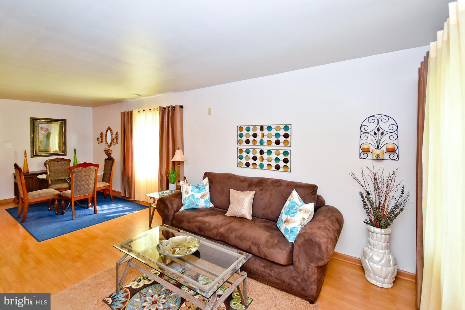 SOUTH LAWN - Residential